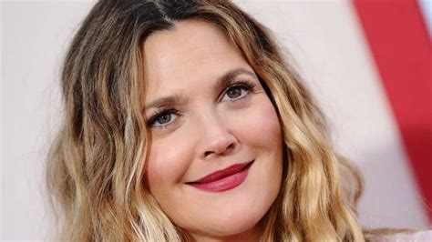 drew barrymore bikini pics|Drew Barrymore turns heads in bold swimsuit selfie。